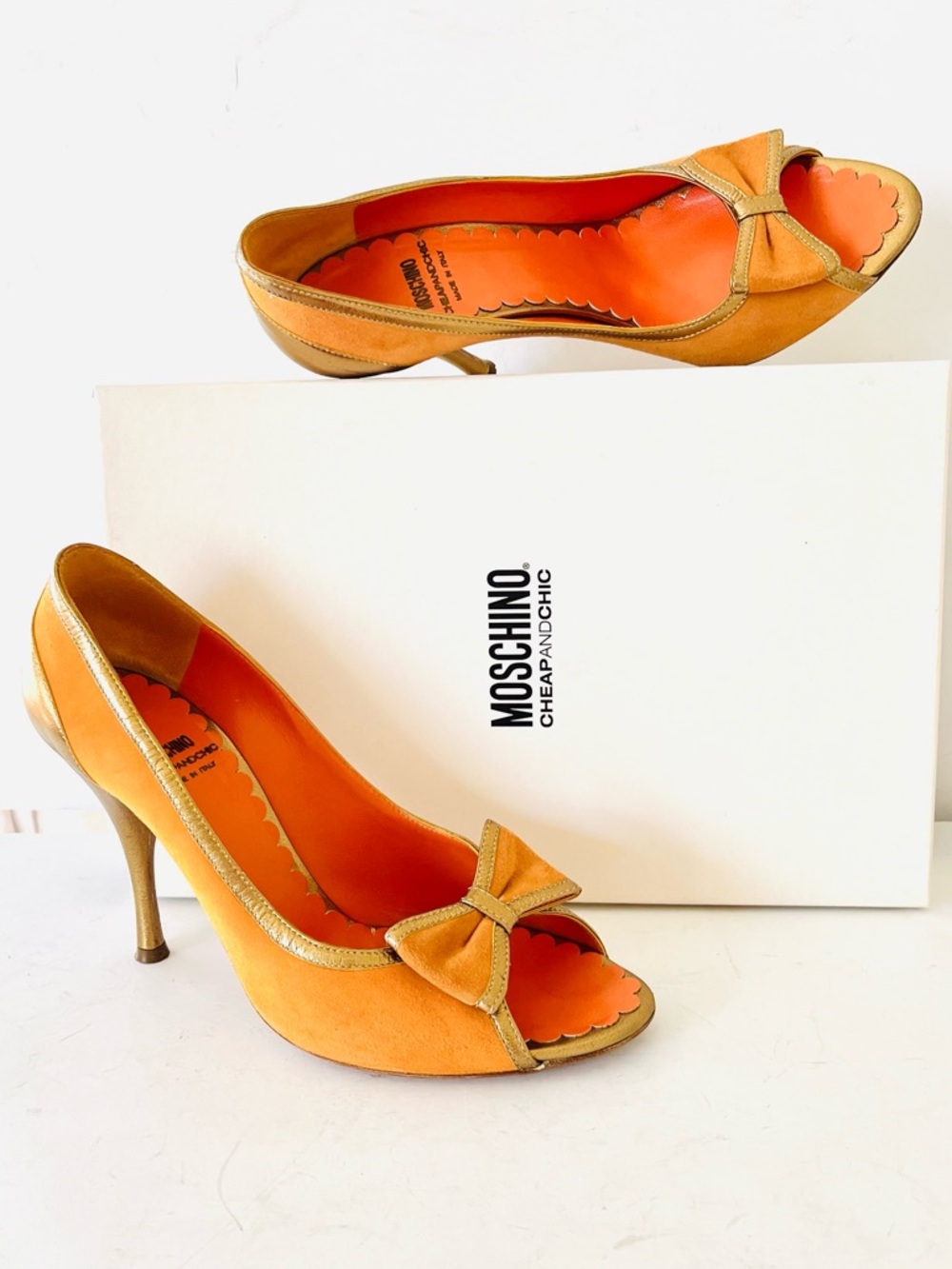 Moschino orange suede and gold heels 38